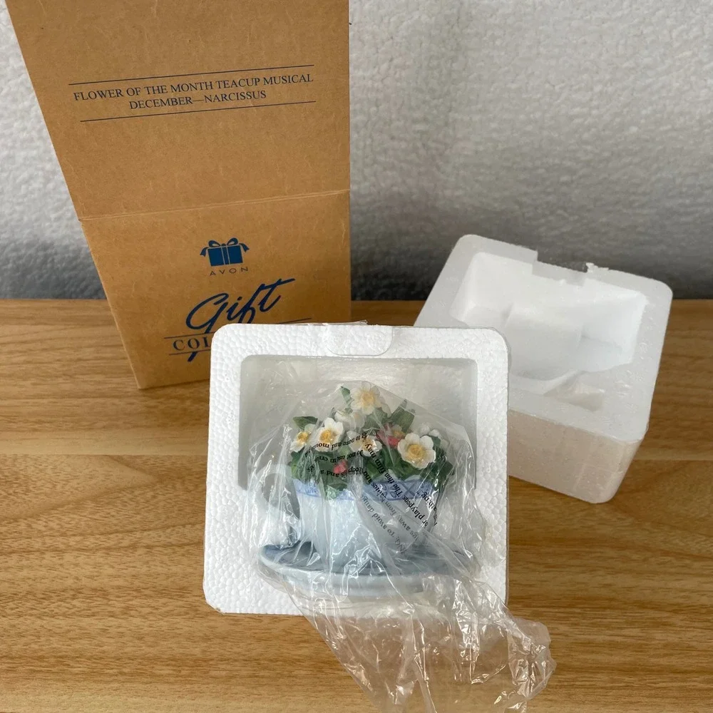 Avon December Narcissus Flower of the Month Teacup Musical Figurine Blue White